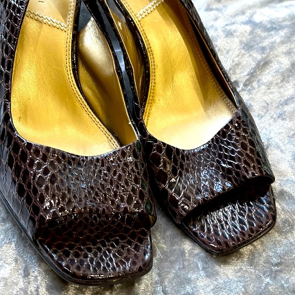 Tahari shoes Sz 10 - Picture 2 of 12